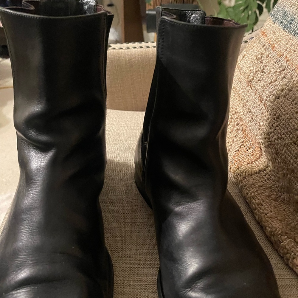 HUGO Black Leather Men's Boots - Picture 11 of 16